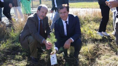 ARDAHAN (AA) – Ardahan Üniversitesi (ARÜ) yerleşkesinde "Kampüste dikili bir