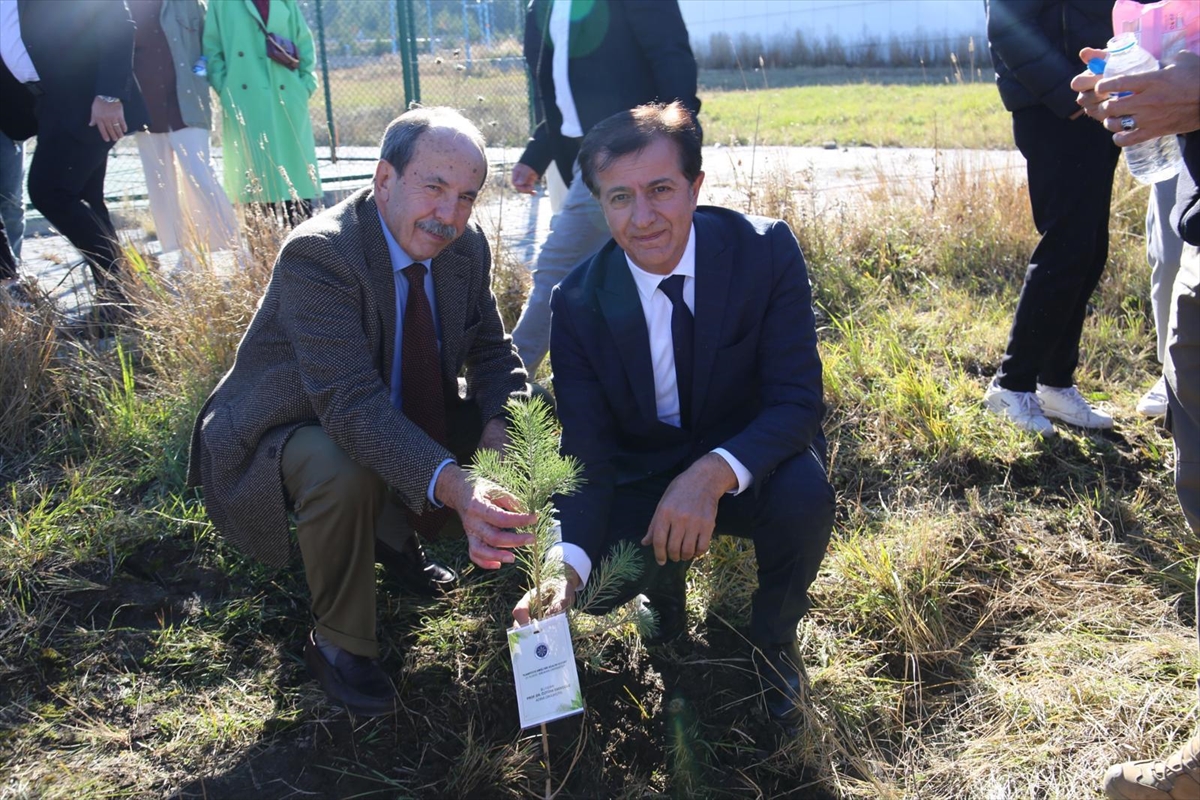 ARDAHAN (AA) – Ardahan Üniversitesi (ARÜ) yerleşkesinde "Kampüste dikili bir