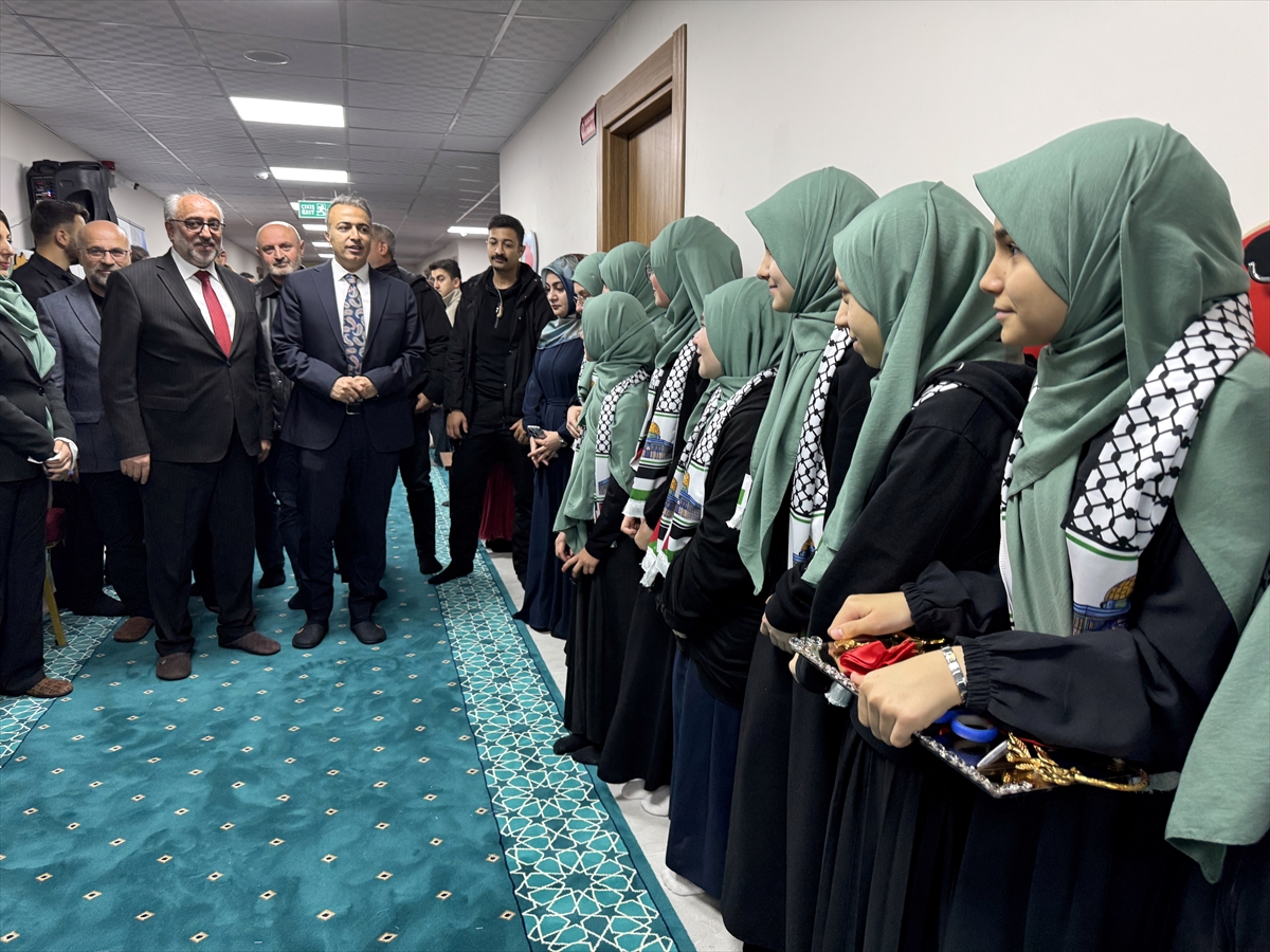 - Vali Hayrettin Çiçek:
- "Pozitif ilimde siz ne kadar güzel