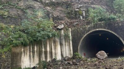 ARTVİN (AA) – Artvin'de heyelan nedeniyle kapanan Kemalpaşa-Sarp Sınır Kapısı