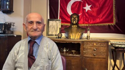 - İzmir'de yaşayan Halil İbrahim İnan:
- "O gün annem ağlıyor.