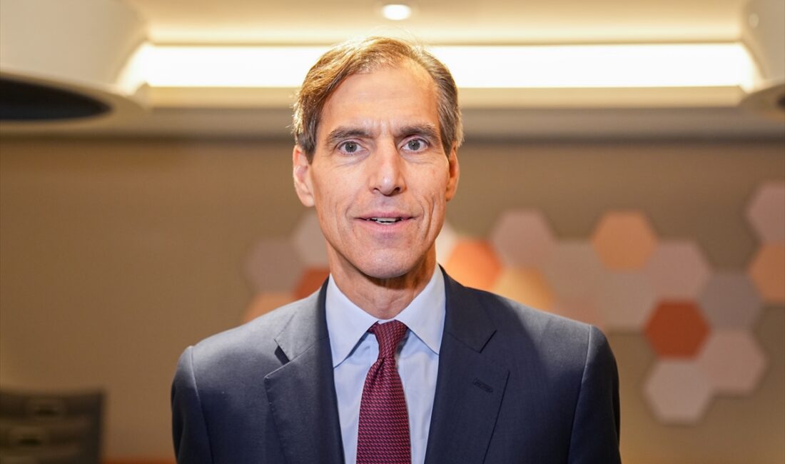 - Avrupa İmar ve Kalkınma Bankası Birinci Başkan Yardımcısı Greg