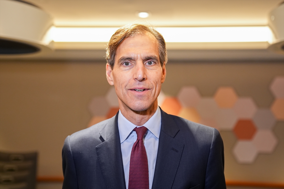 - Avrupa İmar ve Kalkınma Bankası Birinci Başkan Yardımcısı Greg