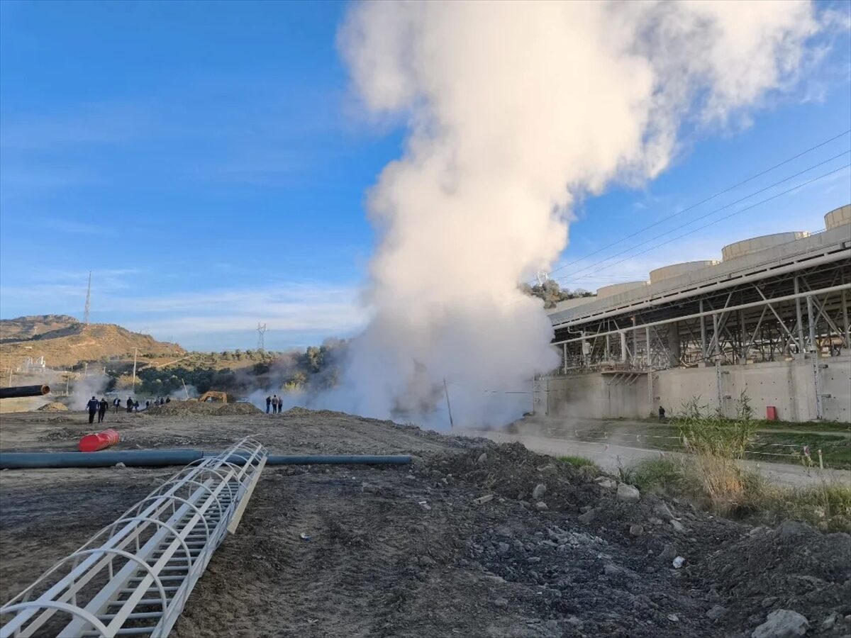 AYDIN (AA) – Aydın'ın Germencik ilçesinde termal tesise giden sıcak