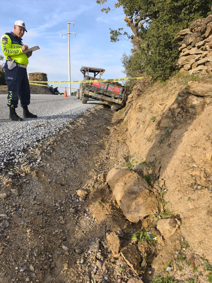 AYDIN (AA) – Aydın'ın Yenipazar ilçesinde dedesinin kullandığı traktörün altında