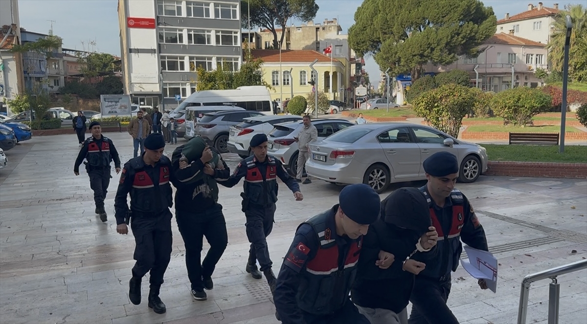 AYDIN (AA) – Aydın'ın Efeler ilçesinde bir bahçeden zeytin çaldığı