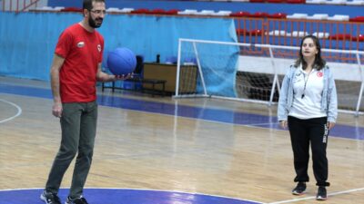 - Konya'da görme engelli eşi kurduğu kulübe antrenör bulamayınca gittiği