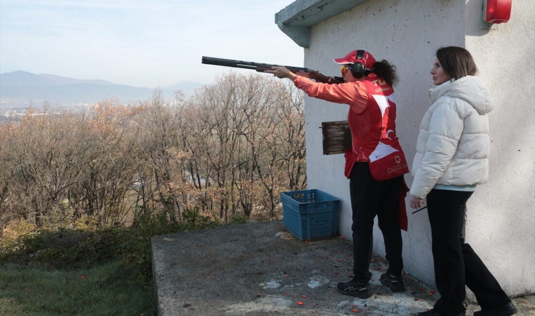 - Altı yıl önce kaybettiği babasının isteği üzerine yeniden atıcılığa