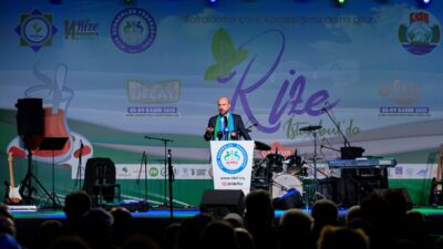 - Gençlik ve Spor Bakanı Osman Aşkın Bak:
- "Rize'mizin gelişmesini