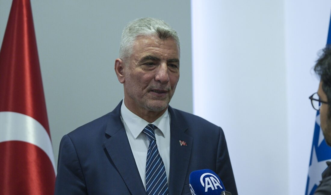 - Ticaret Bakanı Ömer Bolat:
- "Cumhurbaşkanımız Recep Tayyip Erdoğan'ın hemen