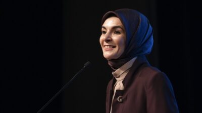 - "Anne ve baba rollerini belirsizleştiren, genç kuşakları evlilikten uzaklaştıran