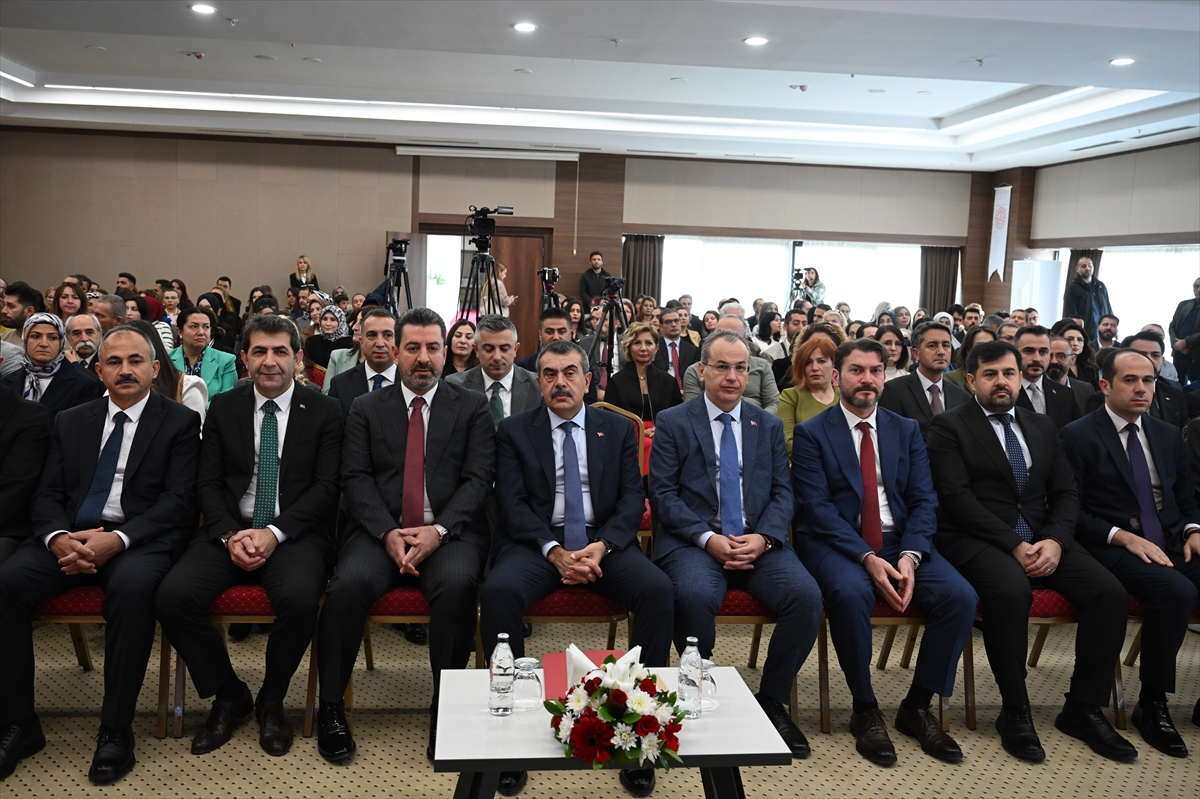 - "Biz, birbirine kenetlenmiş bir aile oldukça, birbirimizi sevdikçe, birbirimizin