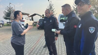 BARTIN (AA) – Bartın'da belediye işçisi, temizlik yaparken bulduğu, içerisinde