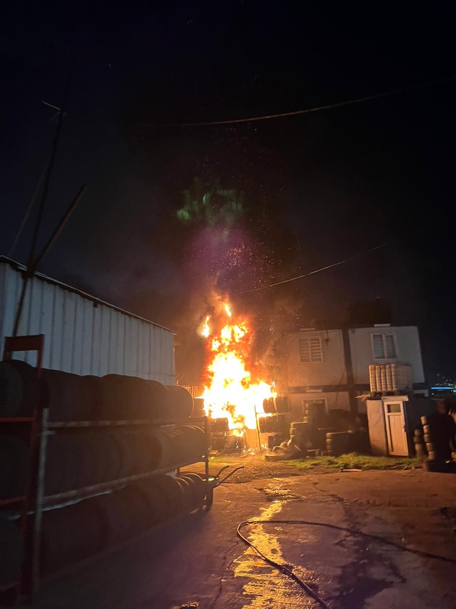 İSTANBUL (AA) – Başakşehir'de bir iş yerinde çıkan yangın, itfaiye