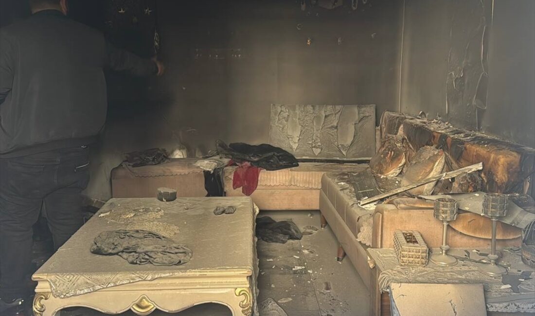 İSTANBUL (AA) – Başakşehir'de bir sitede çıkan yangında dumandan etkilenen