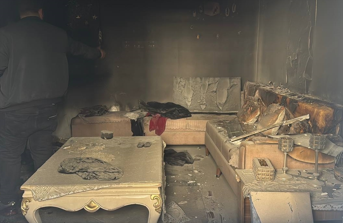 İSTANBUL (AA) – Başakşehir'de bir sitede çıkan yangında dumandan etkilenen