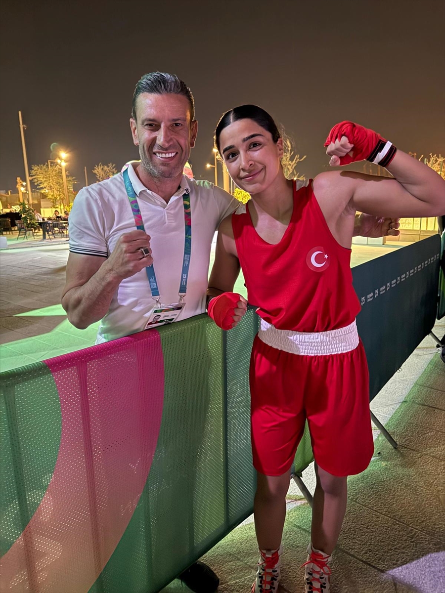 Türkiye Boks Federasyonu Başkanı Suat Hekimoğlu: 
- "Milli boksörlerimiz hem