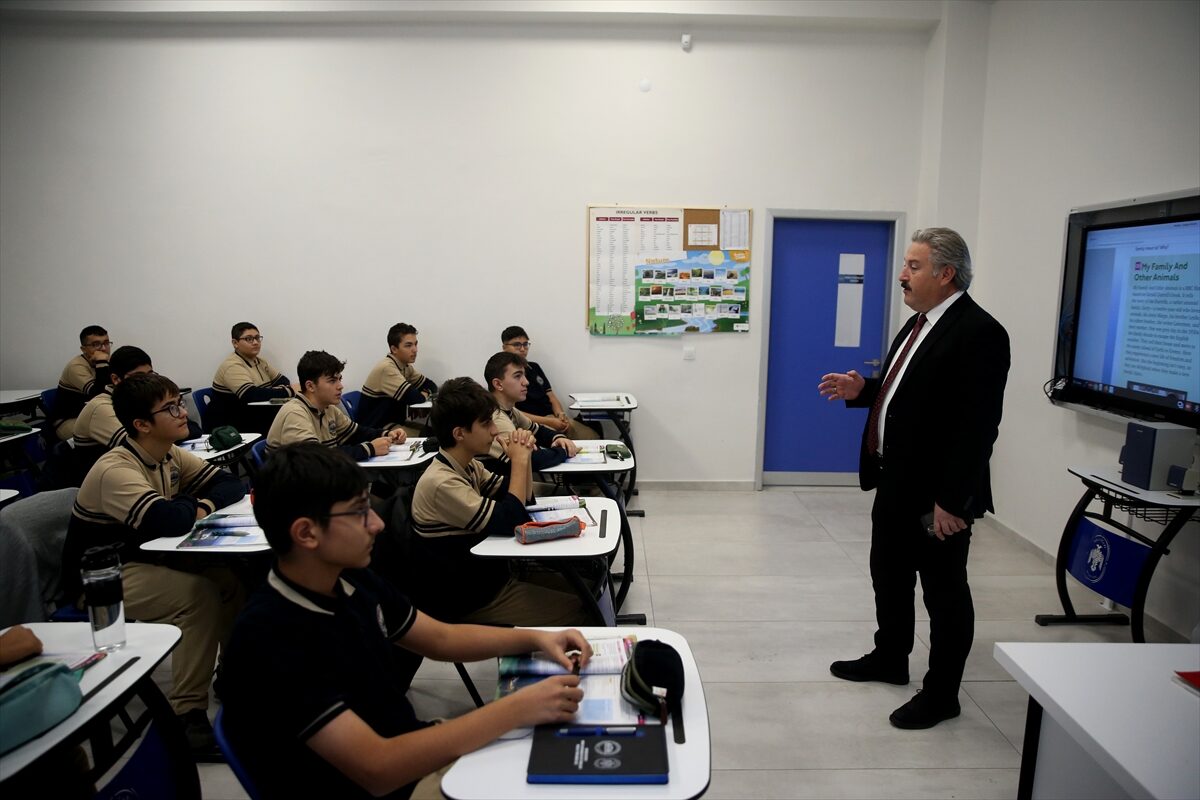 - Kayseri'de hayırsever ve belediye işbirliğiyle yaptırılan Havacılık ve Uzay