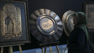 ANKARA (AA) – Bakır rölyef sanatçısı Necmeddin Sadıkoğlu'nun "Bakır Rölyef