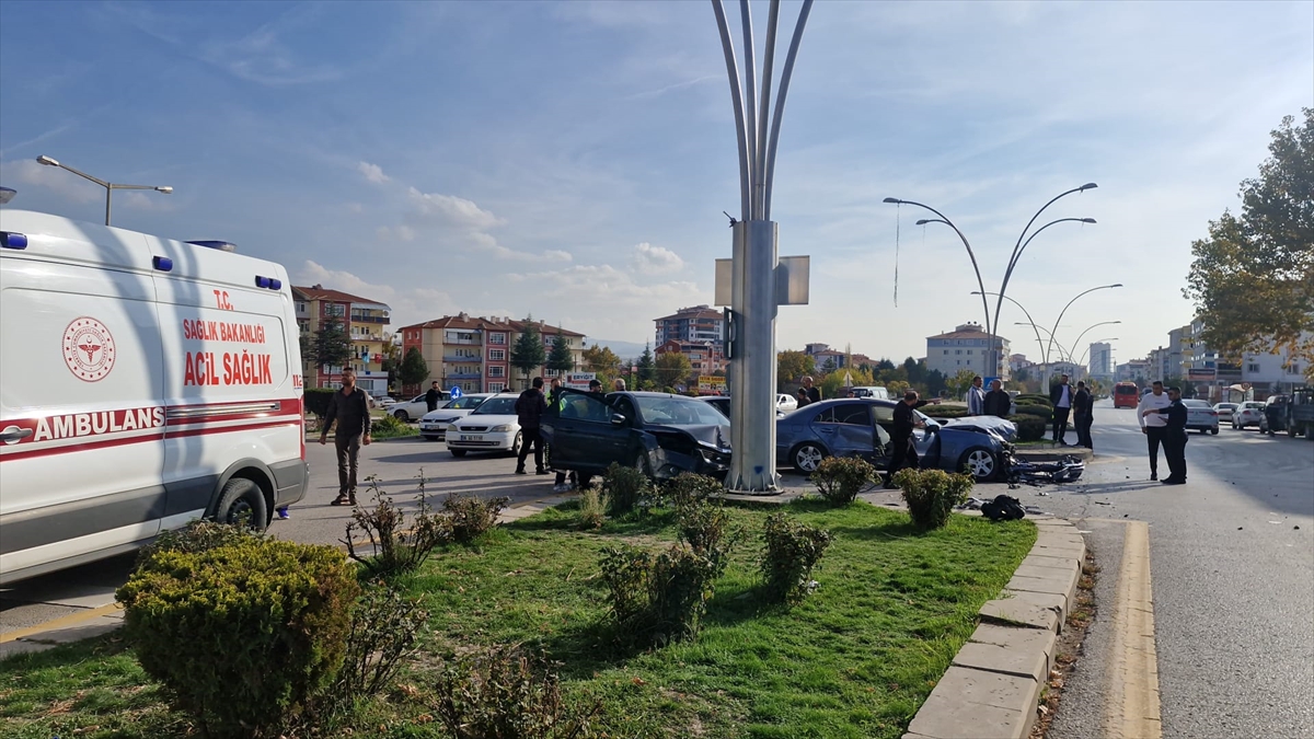 ANKARA (AA) – Ankara'nın Kahramankazan ilçesinde, iki otomobilin çarpıştığı kazada