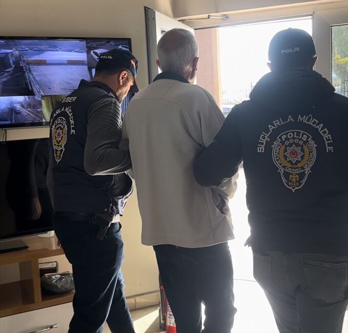 ANKARA (AA) – Başkentte "siber dolandırıcılık" suçundan hakkında kesinleşmiş 42