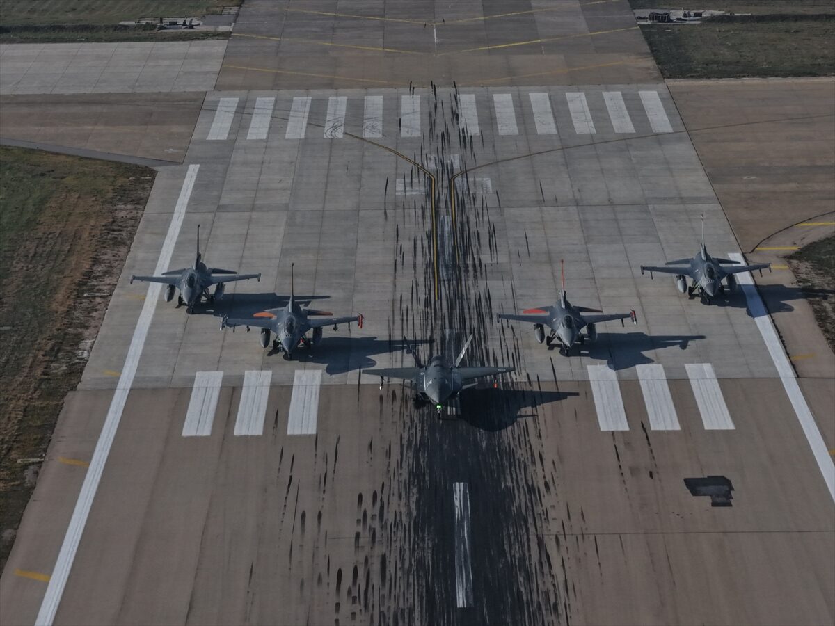 - Bayraktar KIZILELMA, kanat altında taşıdığı TÜBİTAK SAGE tarafından geliştirilen