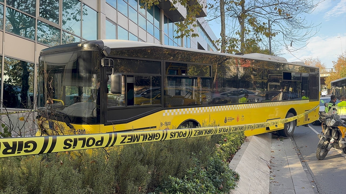 İSTANBUL (AA) – Beşiktaş'ta şoförü kalp krizi geçiren İETT otobüsü