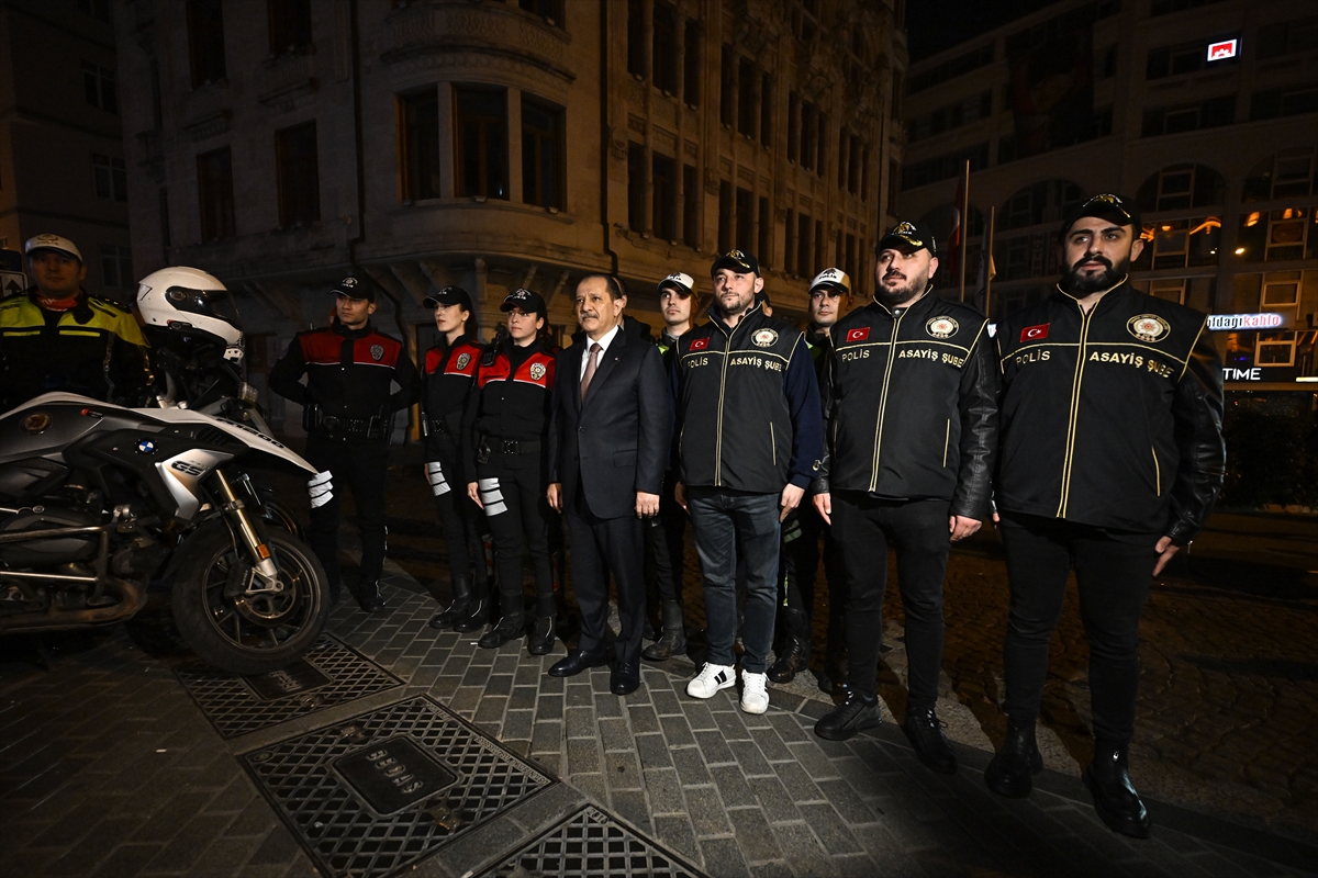 İSTANBUL (AA) – Beyoğlu'nda polis ekiplerince "huzur" uygulaması yapıldı. İl