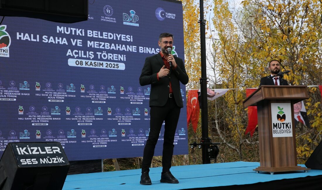 - Programa katılanlara telefon bağlantısıyla hitap eden Enerji ve Tabii