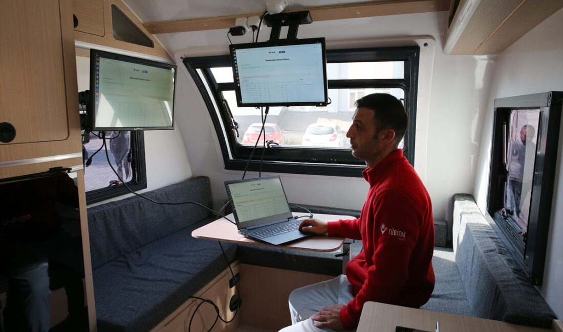 - AFAD İl Müdürü Kerem Oruk:
- "Amacımız çığı önceden haber