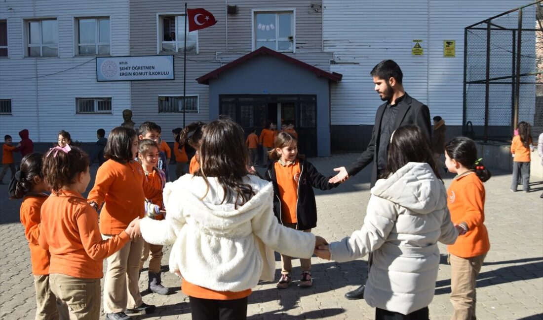 - Şehit Öğretmen Ergin Komut İlkokulunda görev yapan Abdullah Selam