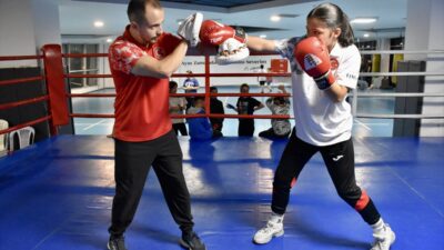 - Türkiye şampiyonluğunun ardından 15 Yaş Altı Kadınlar Avrupa Boks