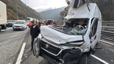 - Kazada yaralanan panelvan sürücüsü hastaneye kaldırıldı