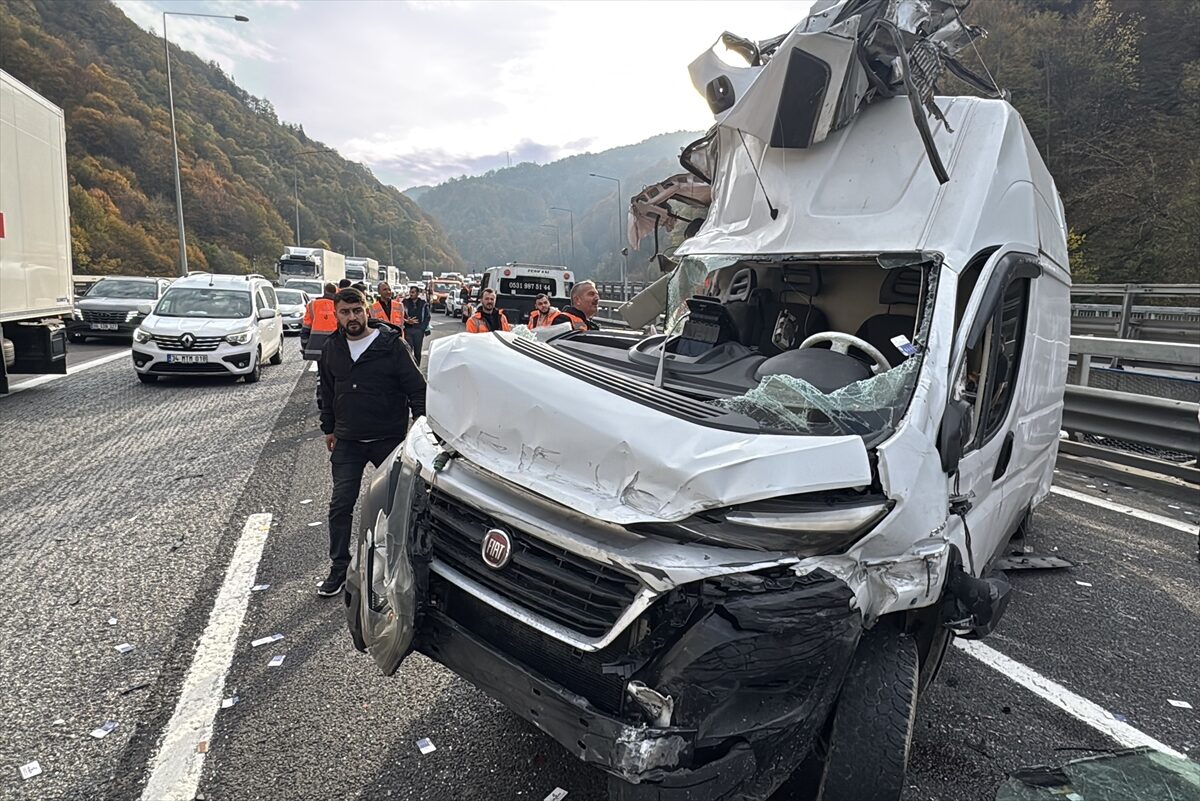- Kazada yaralanan panelvan sürücüsü hastaneye kaldırıldı