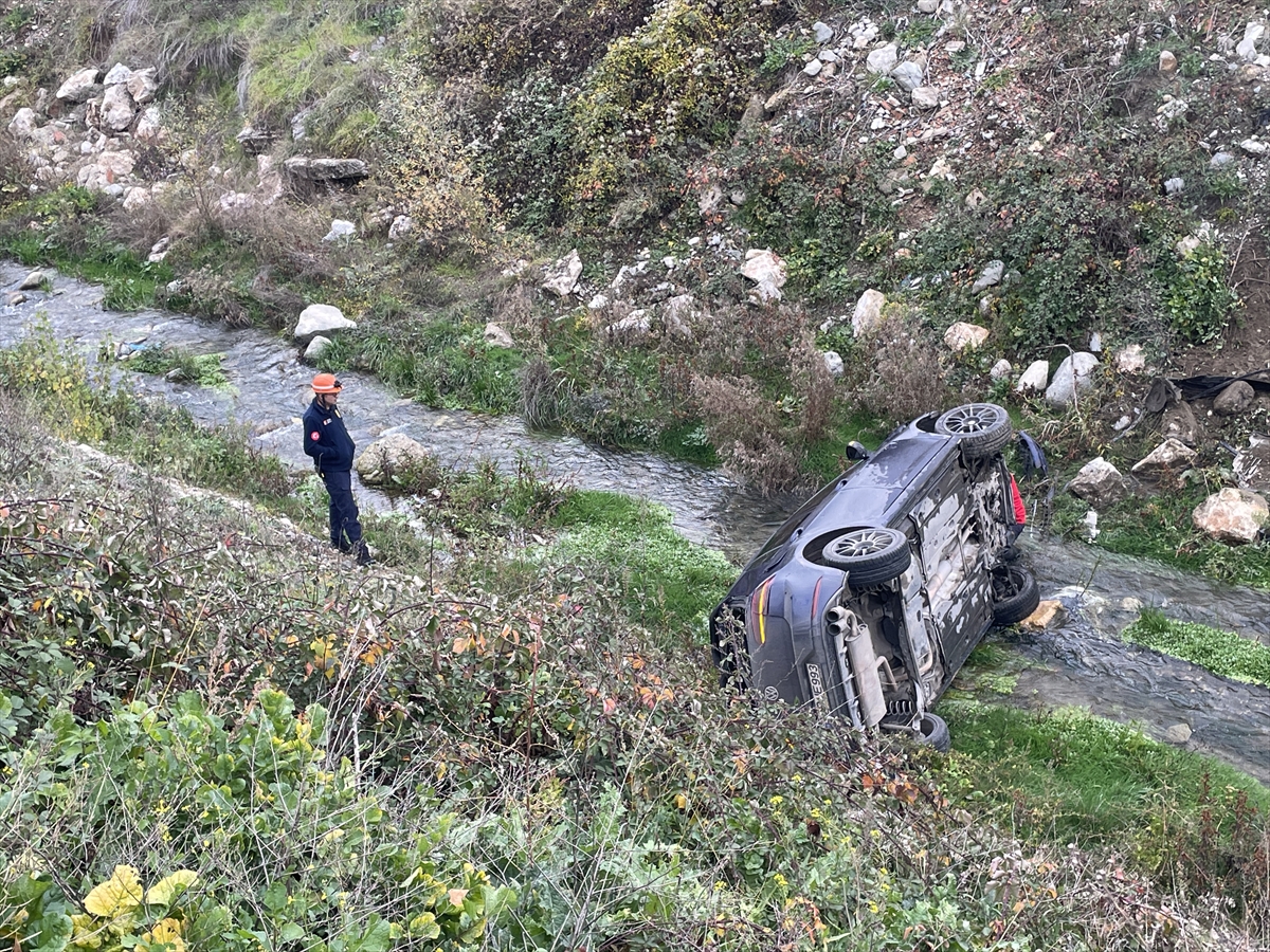 BOLU (AA) – Bolu'da otomobilin dereye devrilmesi sonucu 2 kişi