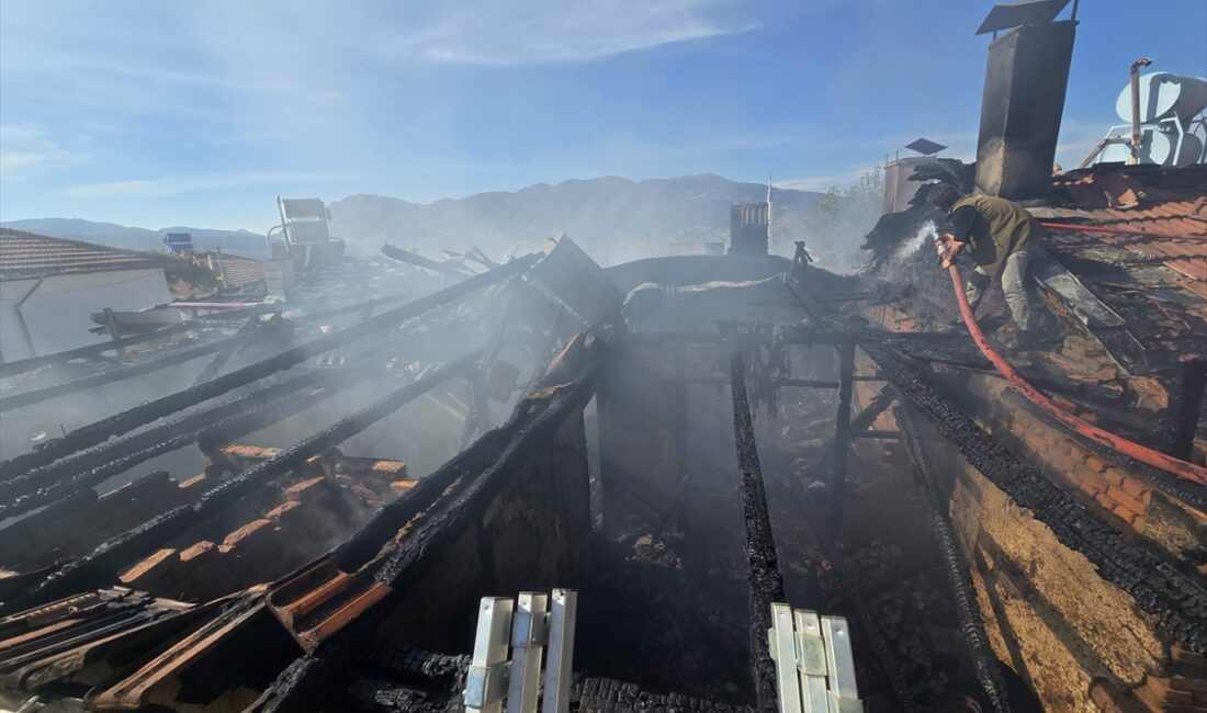BURDUR (AA) – Burdur'un Yeşilova ilçesinde evde çıkan yangında 2