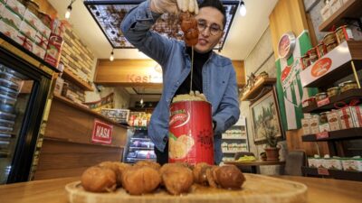 - Kestane şekeri üreticisi Adnan Kurtuluş:
- "Şehrimizin marka değerine büyük