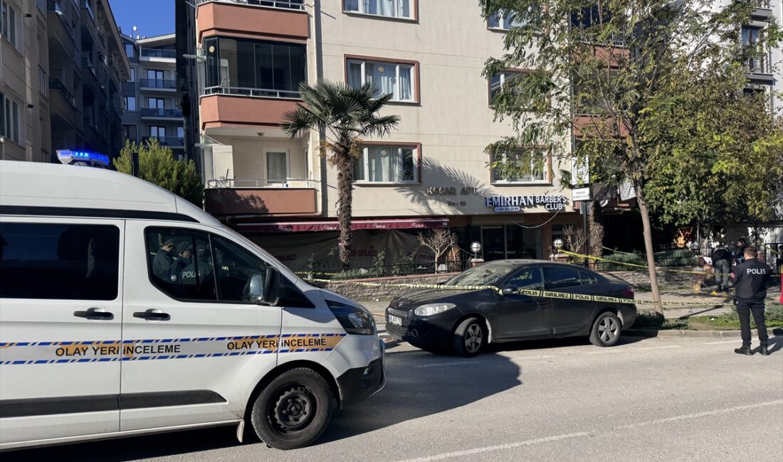 BURSA (AA) – Bursa'nın Nilüfer ilçesinde bir kadını tabancayla öldüren