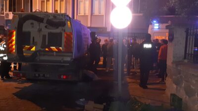 BURSA (AA) – Bursa'nın Karacabey ilçesinde bir kişi çöp kamyonunun