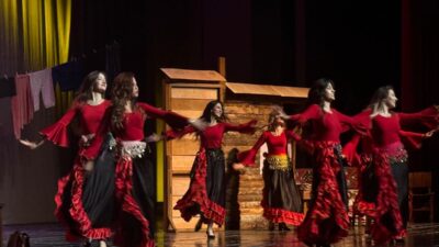 BURSA (AA) – "Deli Ayten" adlı tiyatro oyunu Bursa'da izleyiciyle