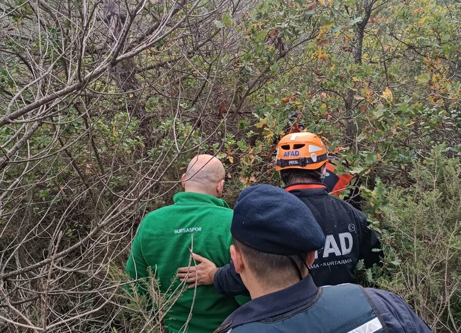 BURSA (AA) – Bursa'nın Gemlik ilçesinde ormanlık alanda mahsur kalan