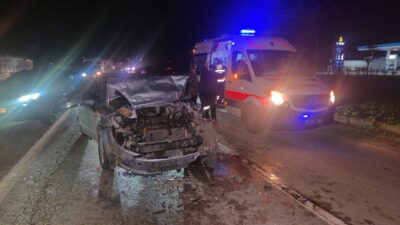 BURSA (AA) – Bursa'nın Orhangazi ilçesinde otomobilin kırmızı ışıkta bekleyen