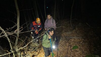 BURSA (AA) – Bursa'nın Kestel ilçesinde yürüyüş yaptıkları bölgede mahsur