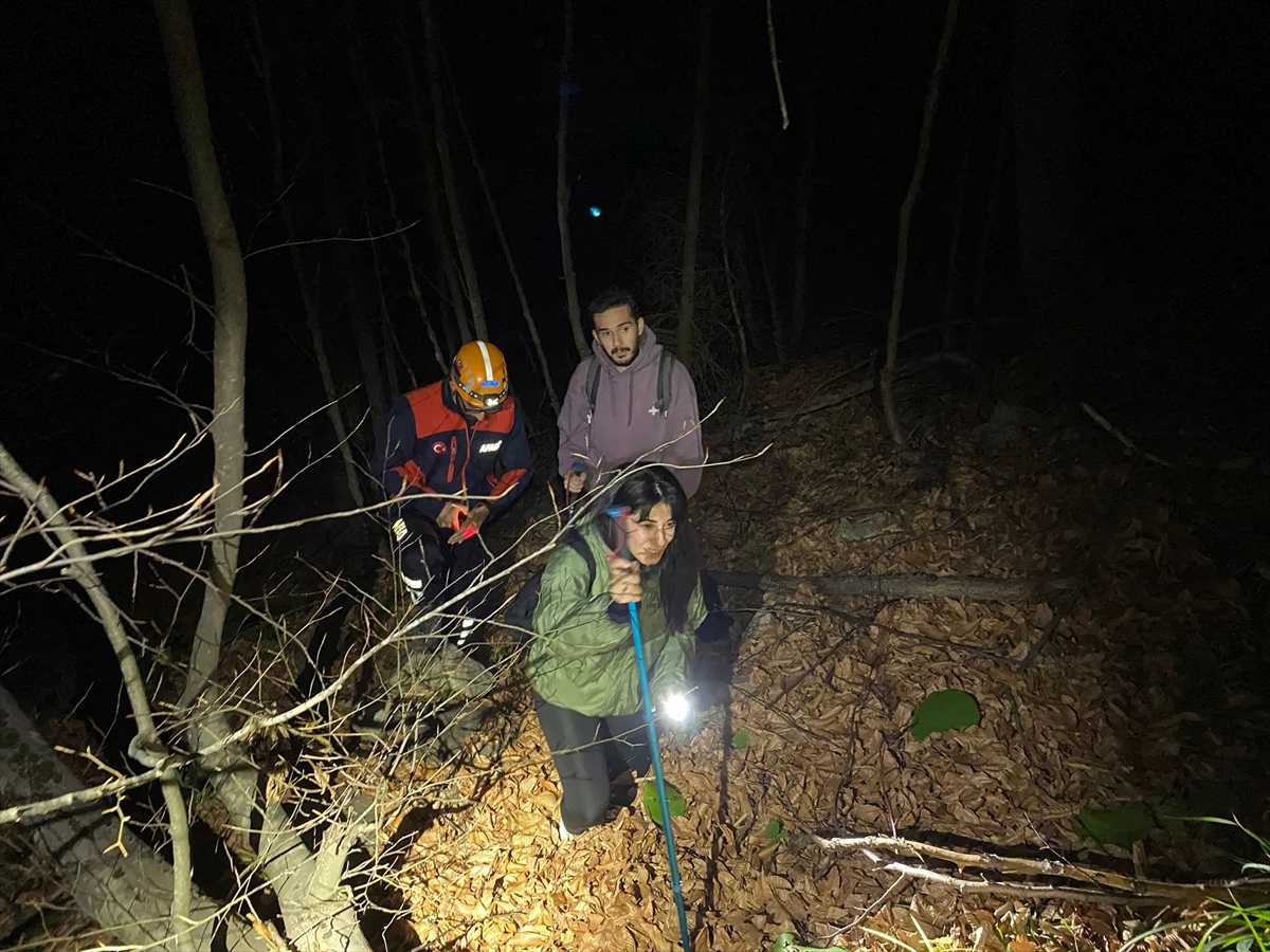 BURSA (AA) – Bursa'nın Kestel ilçesinde yürüyüş yaptıkları bölgede mahsur