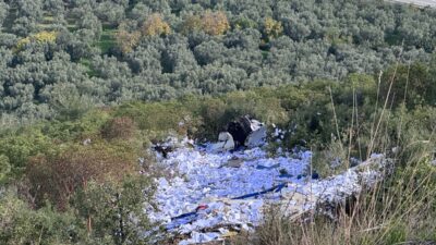 BURSA (AA) – Bursa'nın İznik ilçesinde kağıt yüklü kamyonun uçurumdan