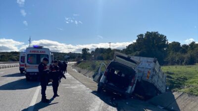 ÇANAKKALE (AA) – Çanakkale'nin Ayvacık ilçesinde hafif ticari araç ile