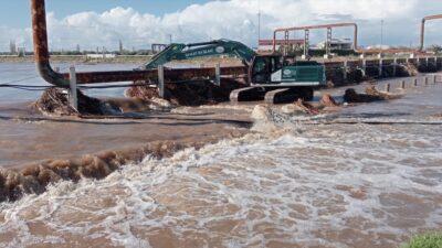 ÇANAKKALE (AA) – Çanakkale'nin Ayvacık ilçesinde kuvvetli yağış nedeniyle Tuzla