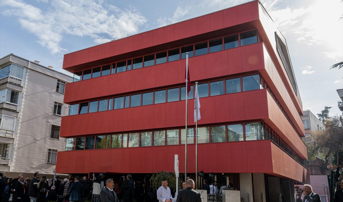 ANKARA (AA) – CHP Genel Başkanı Özgür Özel, Türk Eczacıları