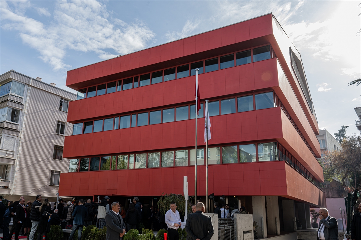 ANKARA (AA) – CHP Genel Başkanı Özgür Özel, Türk Eczacıları