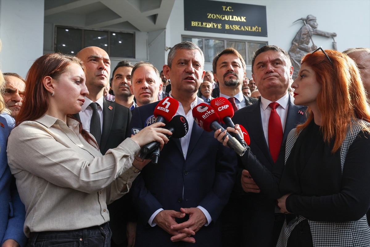 - "Siyasi operasyonlara karşı belediye başkanlarımızın sonuna kadar arkasındayız"